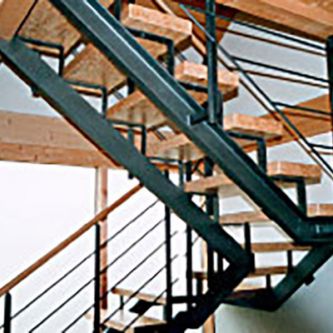 Holz-Stahl Treppe