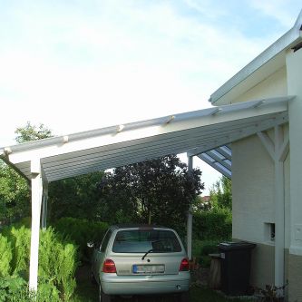 Carport mit Well-Plexiglas