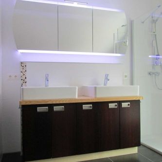 Badmöbel mit Spiegelschrank in Wenge und Esche